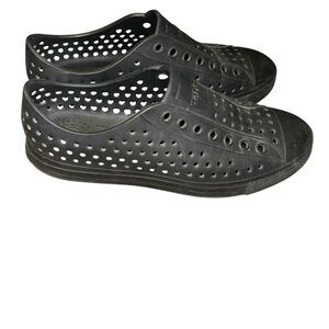 Native Jefferson Slip On Sneaker Casual Comfort Water shoes men youth 6 women 8